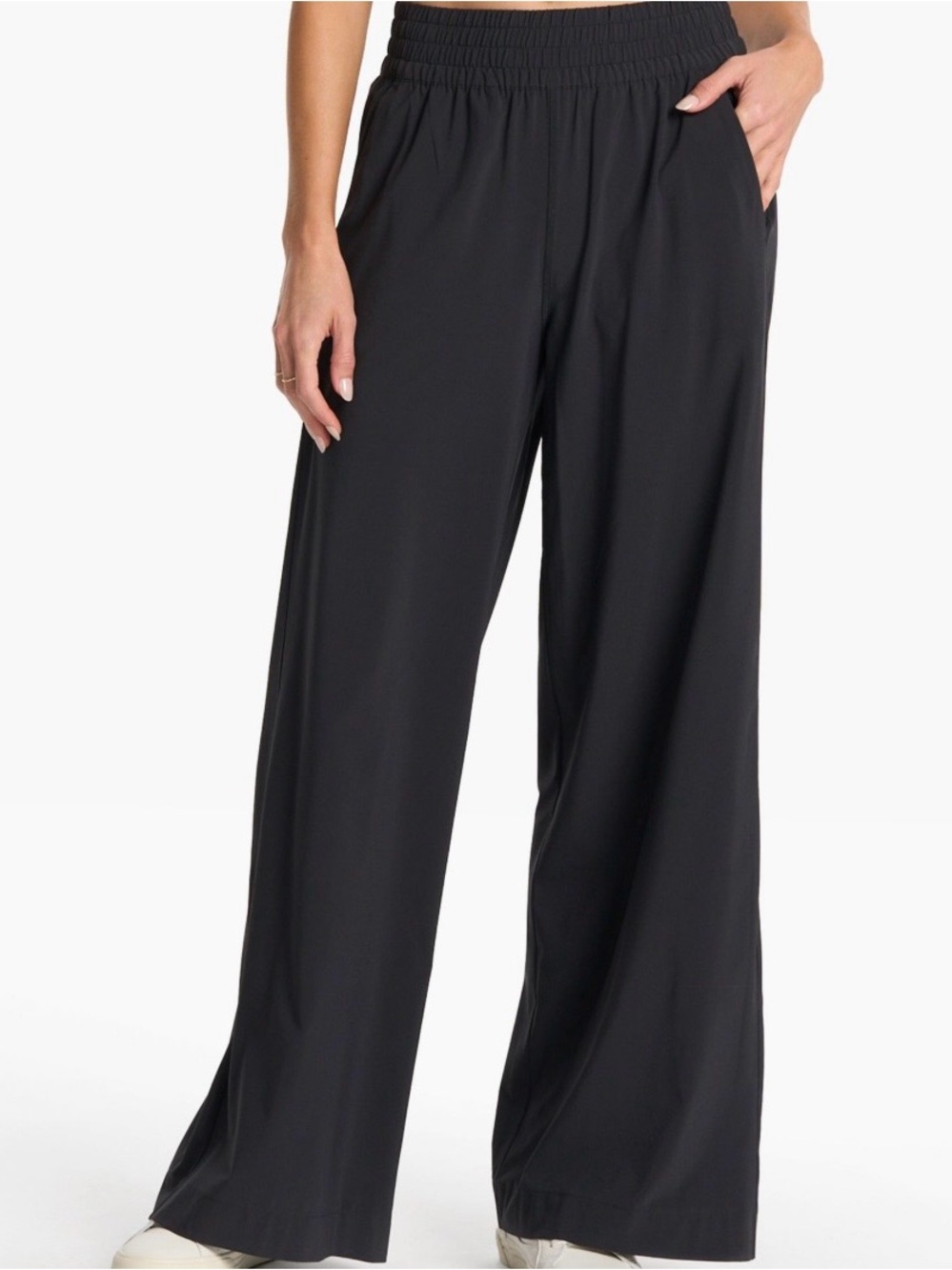 Vuori Villa Wide-Leg Short in Black, Small